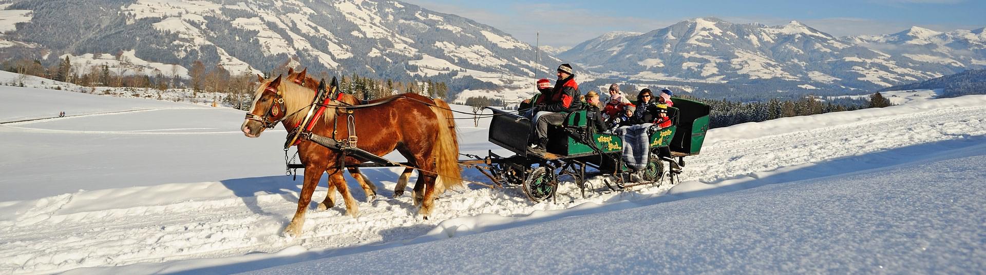 Pure Romantik beim Pferdeschlittenfahren in St. Johann in Tirol.