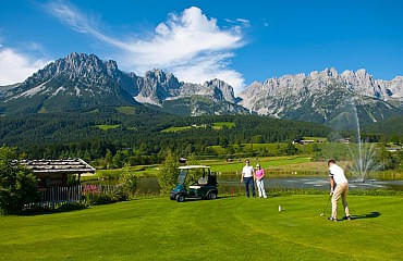 Golfen in idyllischer Natur.